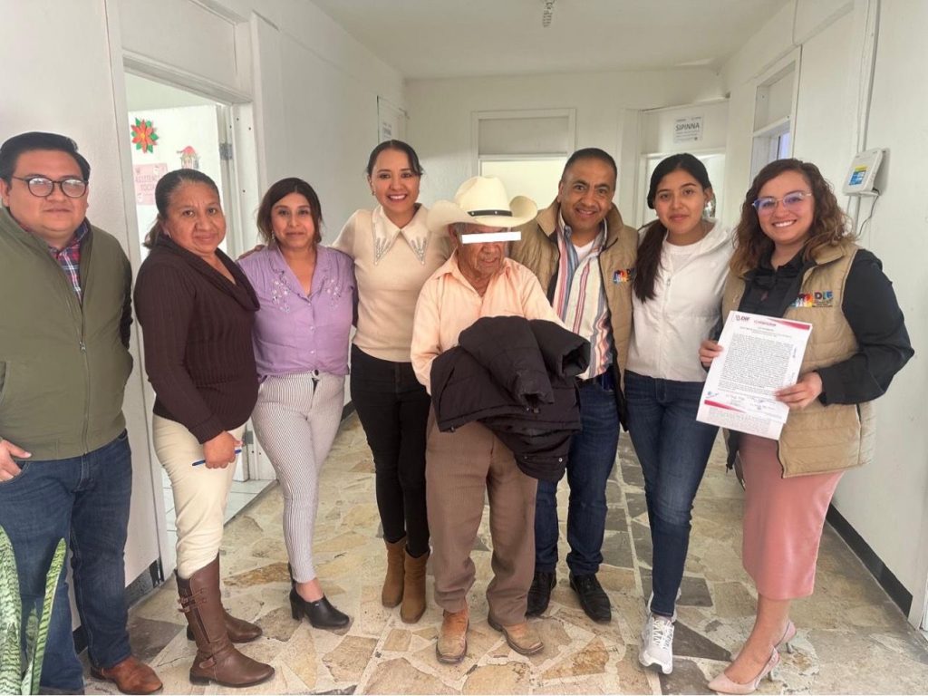 DIF de Ixmiquilpan reúne a adulto mayor con su familia en Santiago ...