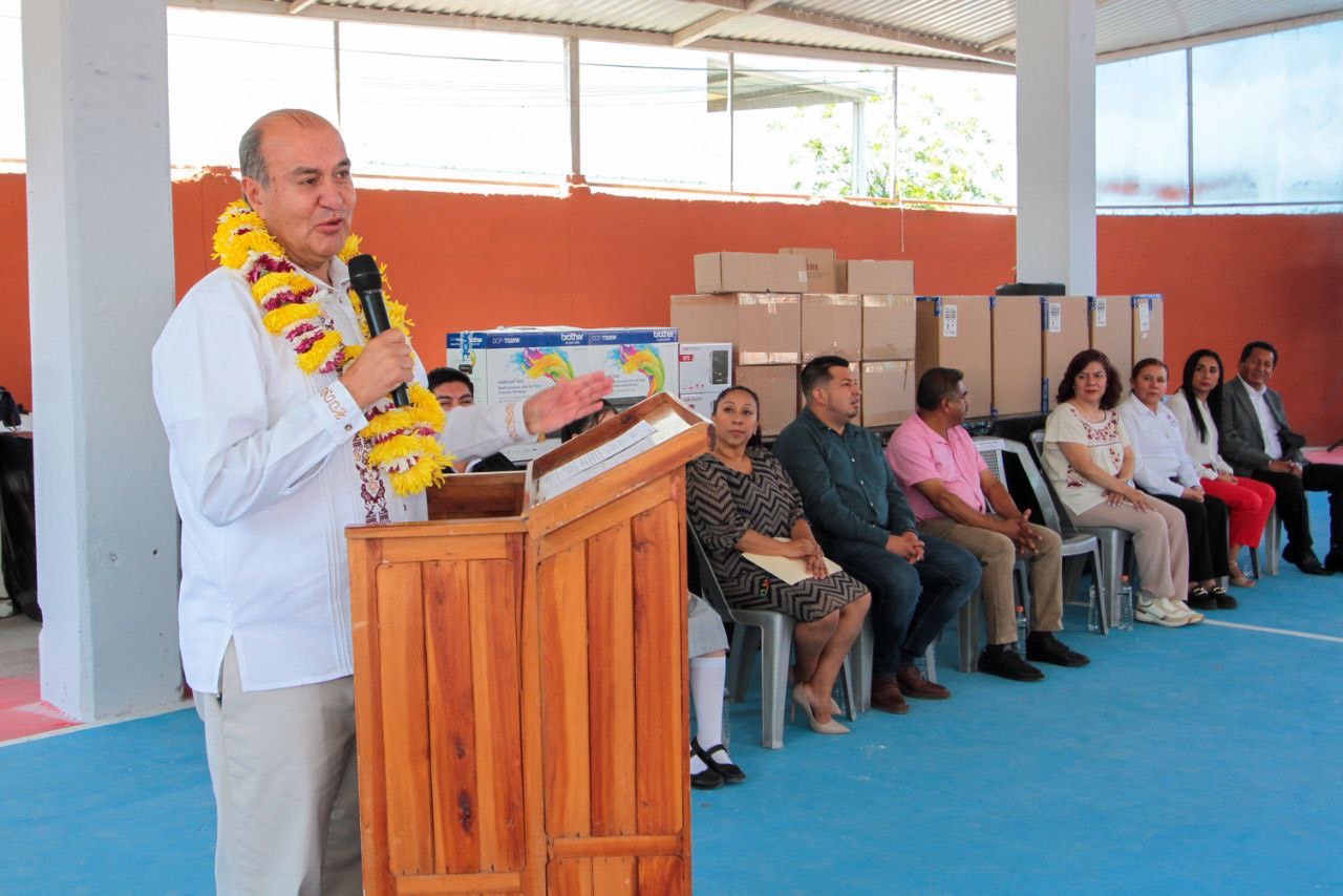 entrega-seph-infraestructura-educativa-en-la-sierra-gorda-1.jpg