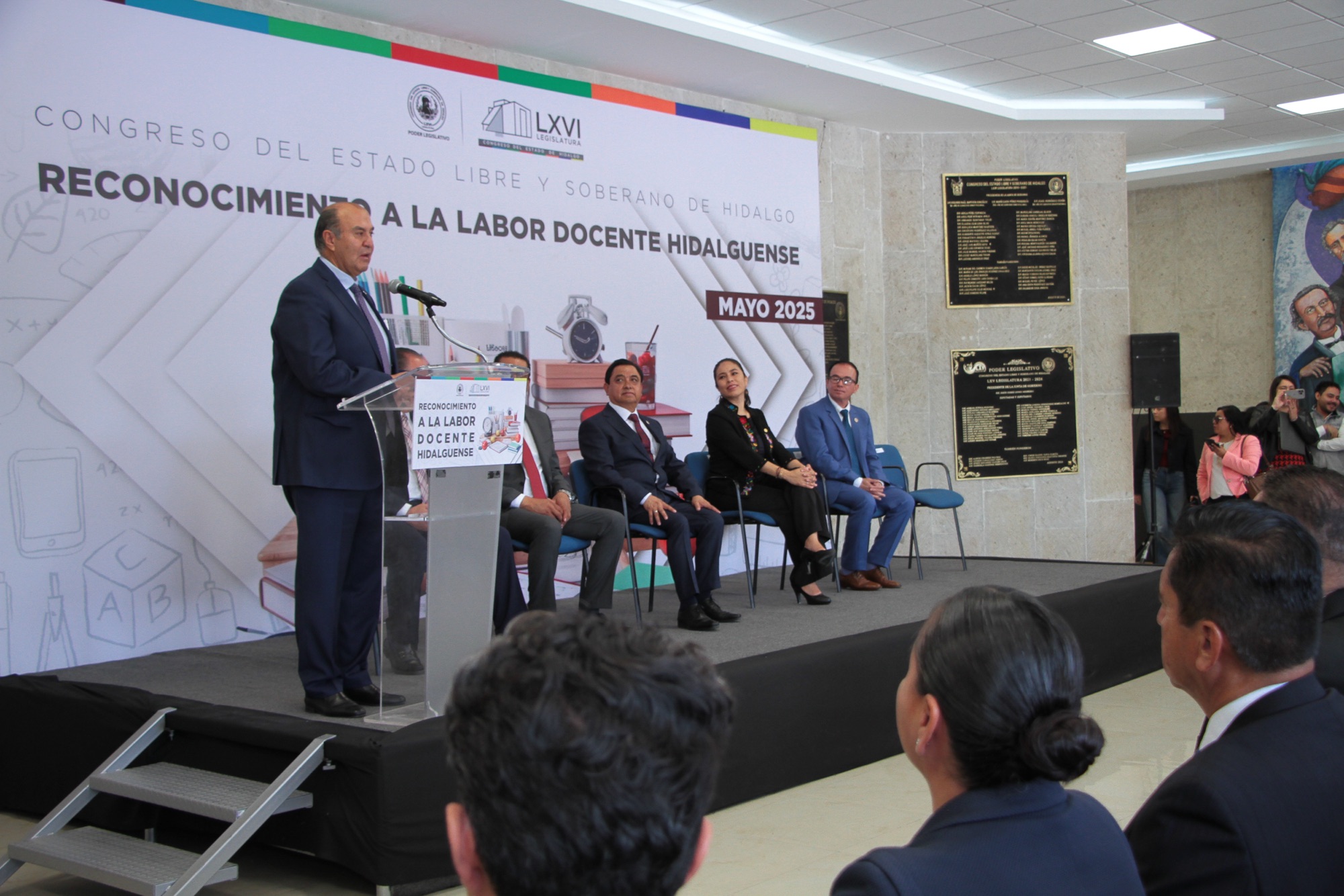 reconocen-a-docentes-hidalguenses-en-el-congreso-del-estado-1-1.jpg
