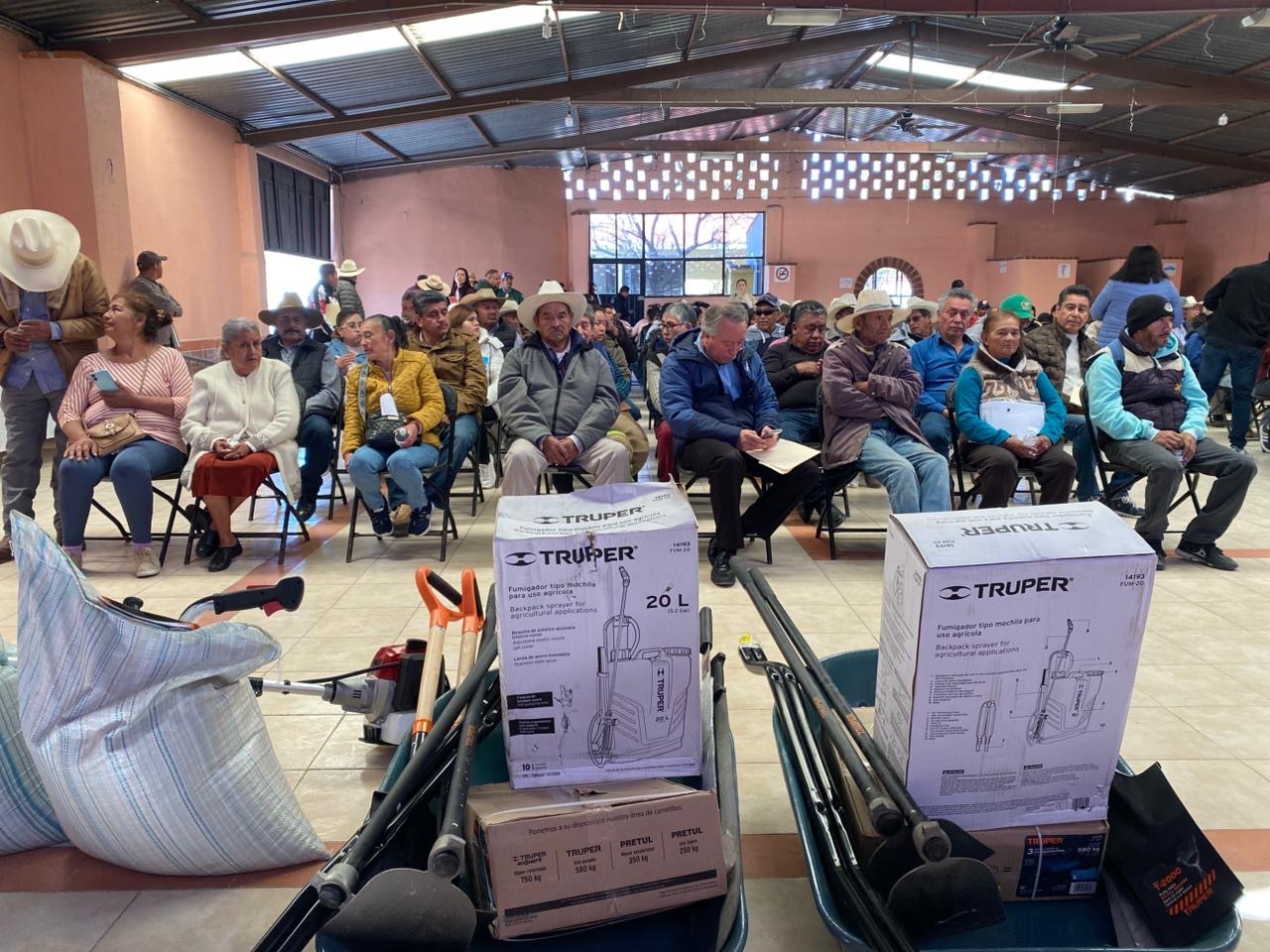 SADERH entrega apoyos productivos a campesinos en Zapotlán