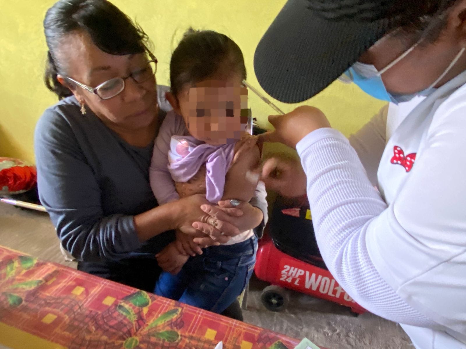 Hidalgo activa alerta preventiva por sarampión: confirman 9 casos y municipios imponen cubrebocas en tianguis