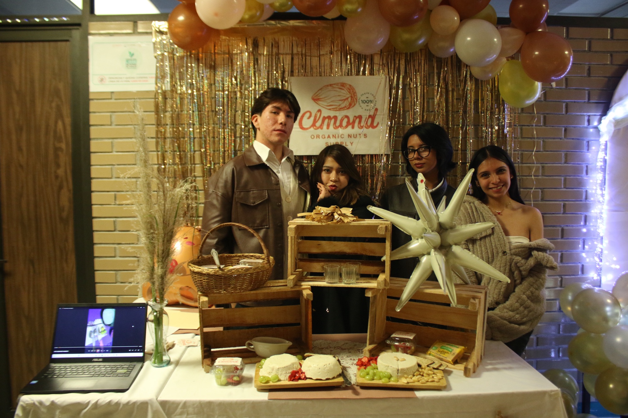 Estudiantes de la UTSH presentan proyectos de negocio en “Expocosto”