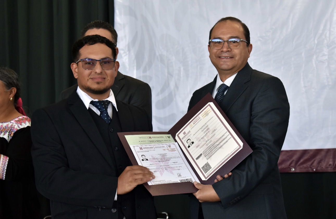 ITESA entrega títulos y cédulas profesionales a 410 egresados