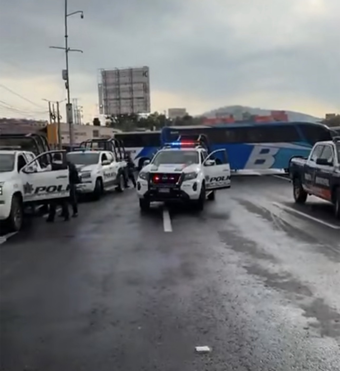 Transportistas bloquean accesos en Tizayuca