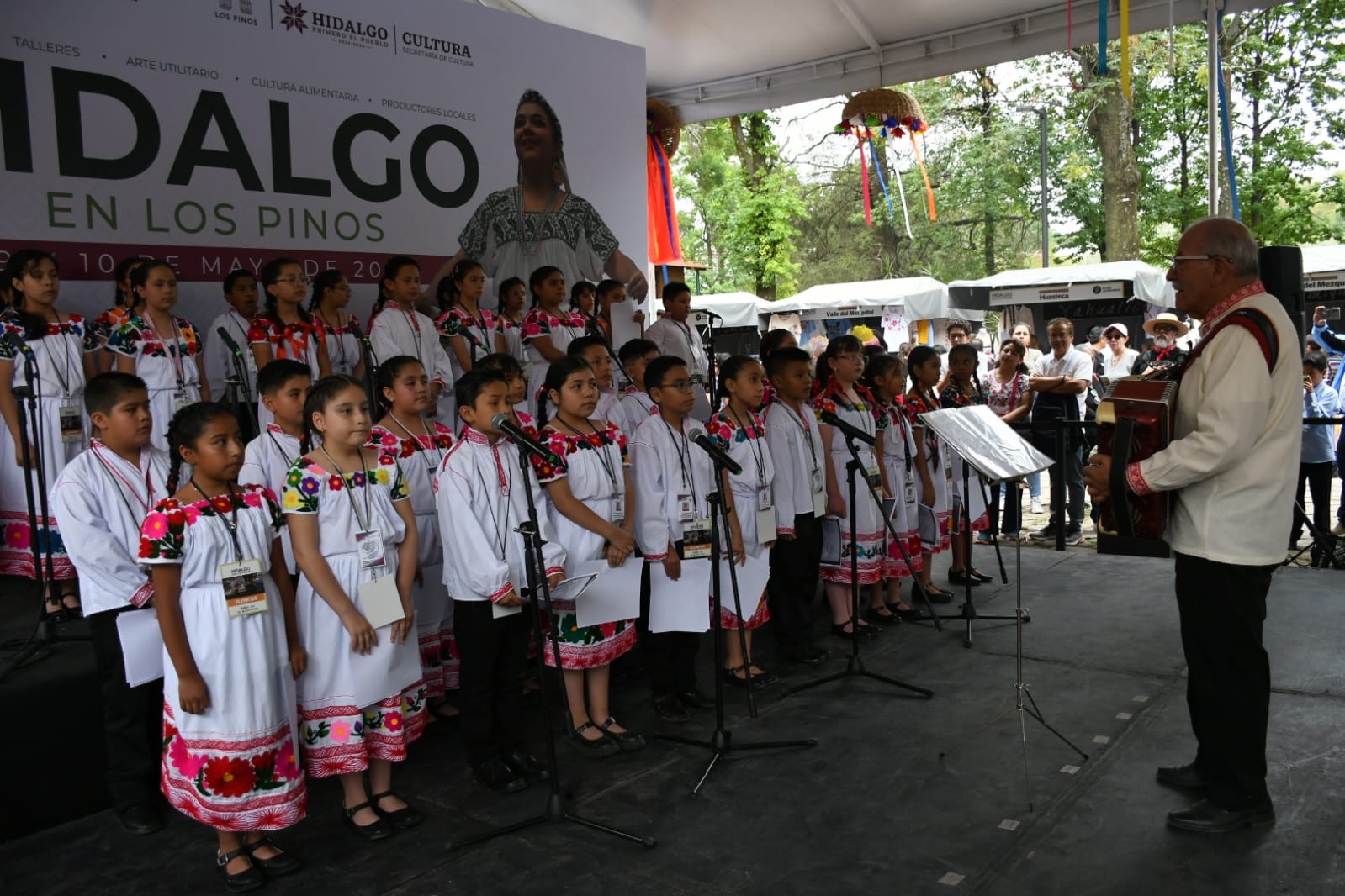 Niñas y niños de Tulancingo brillan en Los Pinos