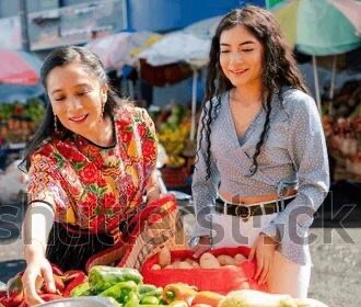 Cada año cuesta más celebrar a mamá: Comerciantes