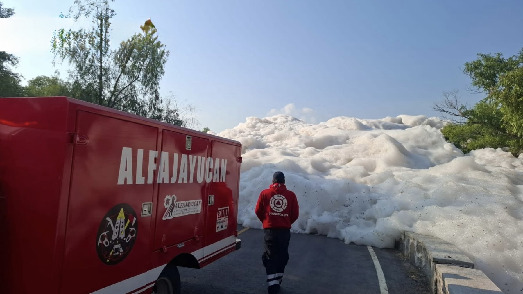 Continúa operativo por espuma en carretera de Alfajayucan