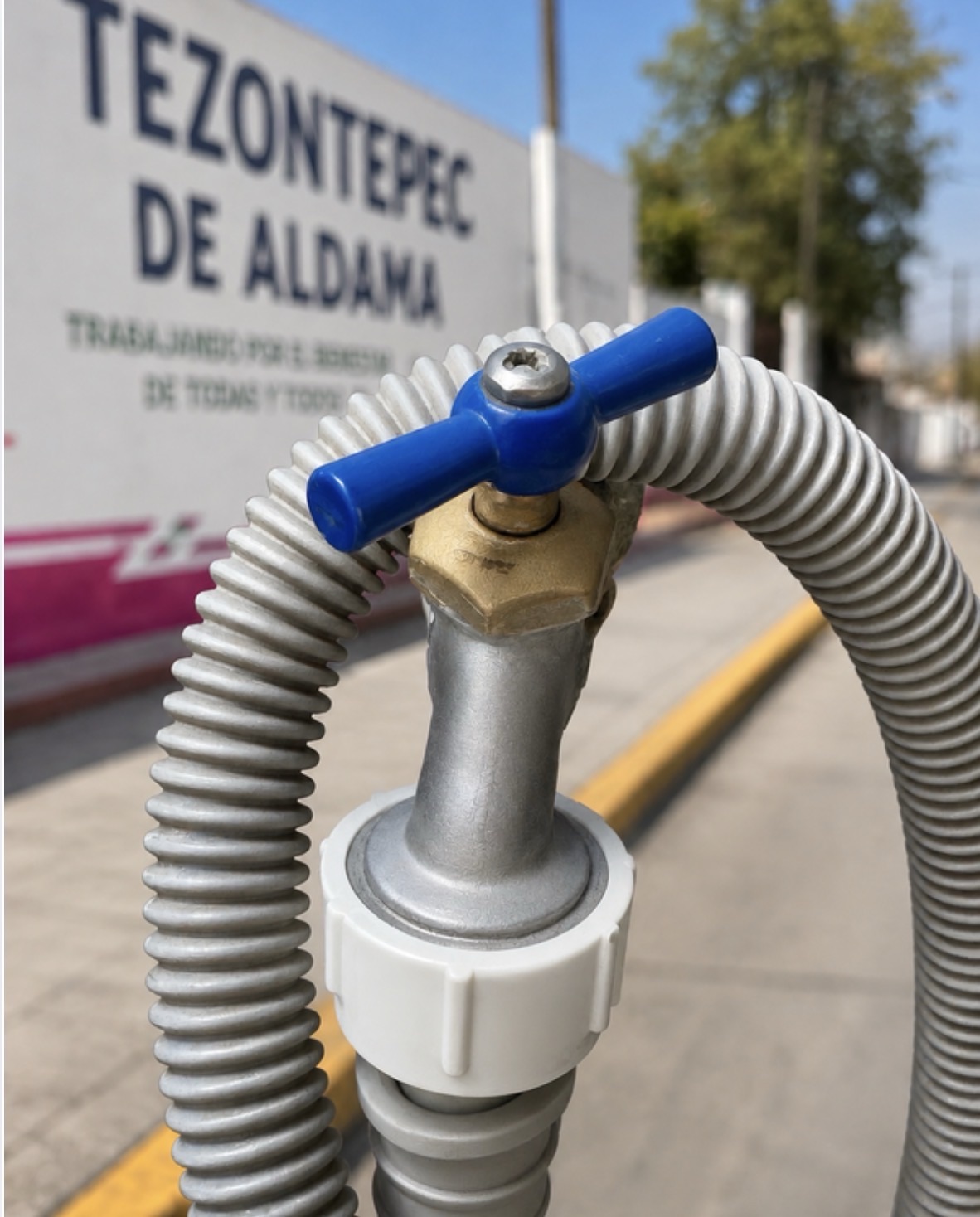 Suspenden servicio de agua en comunidades de Tezontepec por reparación de ducto