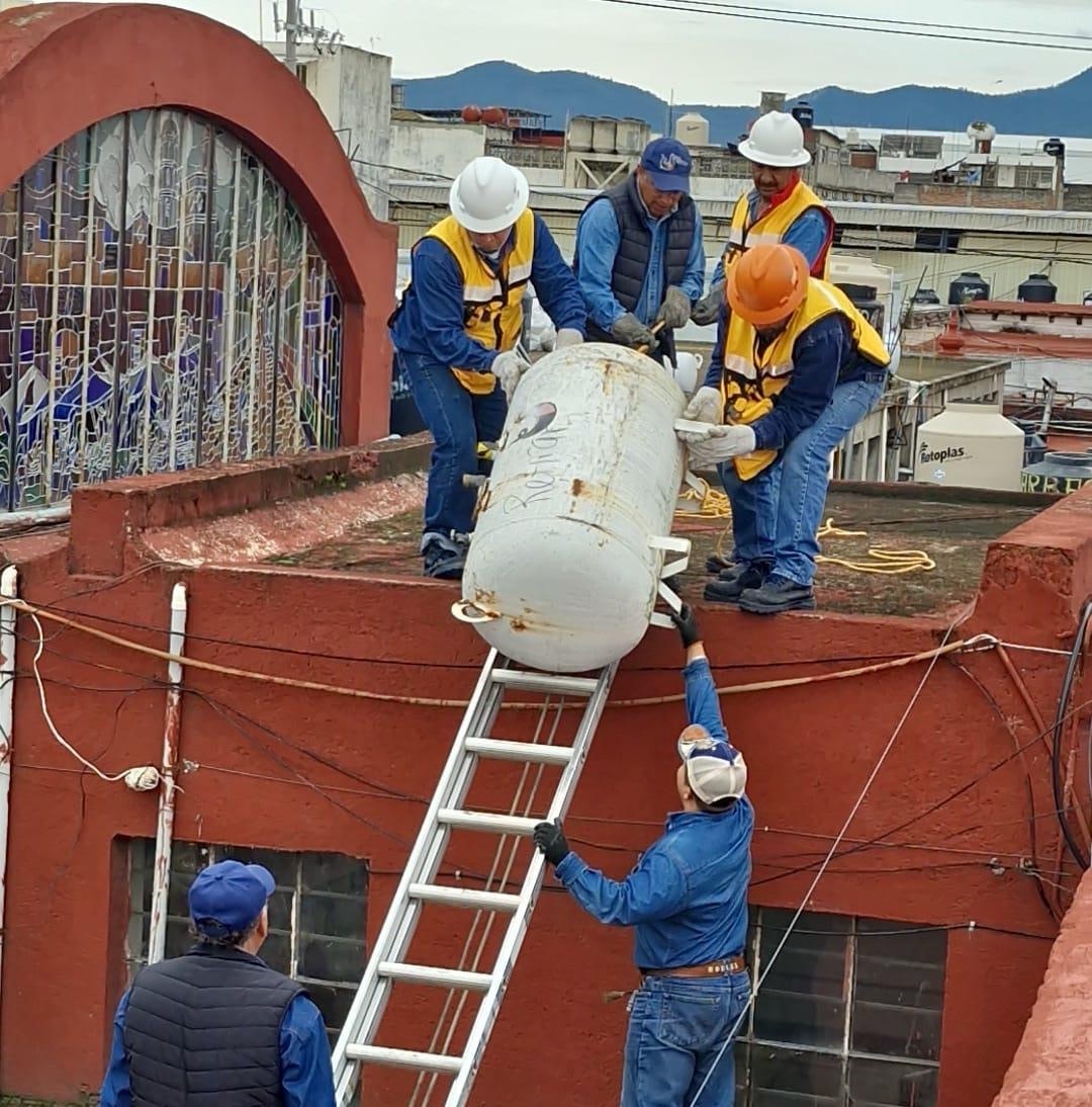 Retiran tanques de gas LP obsoletos del Mercado Gilberto Gómez para reforzar medidas de seguridad