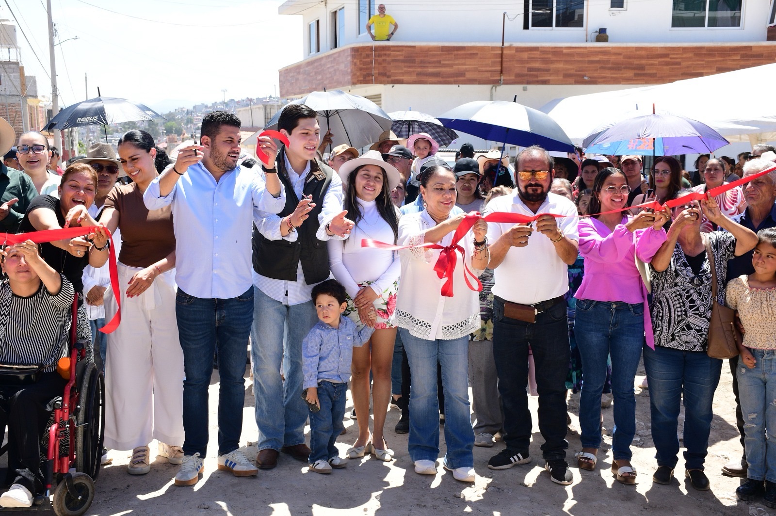 Invierten 1.5 millones de pesos en banquetas y guarniciones para El Paraíso