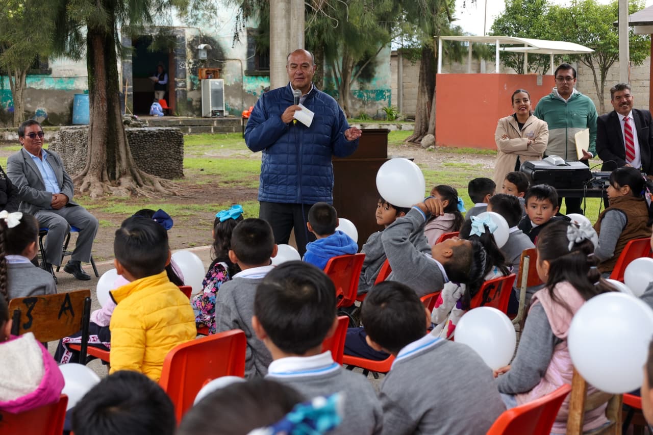 Natividad Castrejón realiza gira de trabajo por escuelas de Tepeji del Río