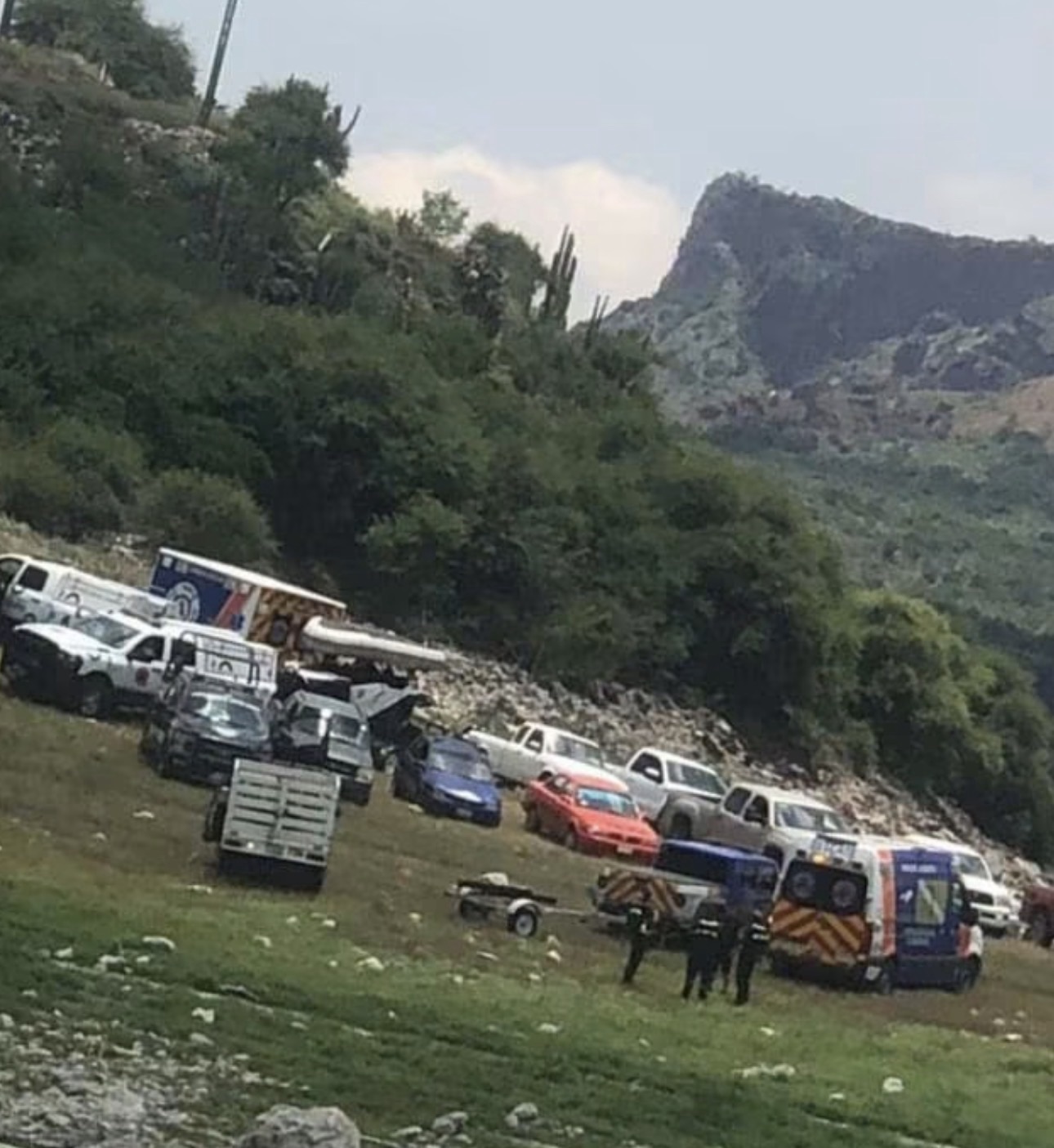 Volcadura de embarcación en la presa Zimapán deja una persona fallecida y cuatro desaparecidas