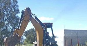 Atienden falla en el drenaje de Santa María, Acayuca; buscan reducir malos olores y encharcamientos