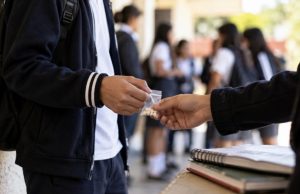 IHE pide denunciar anónimamente drogas en escuelas