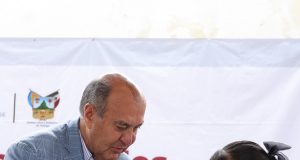 Natividad Castrejón entrega útiles, calzado y uniformes en cinco municipios