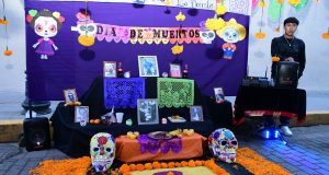Altares y catrinas monumentales llenan La Floresta de tradición