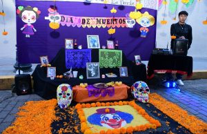 Altares y catrinas monumentales llenan La Floresta de tradición